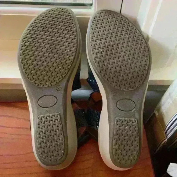 Woman’s Cados Navy Velcro strap sandals Sz 8/39 - Picture 5 of 8